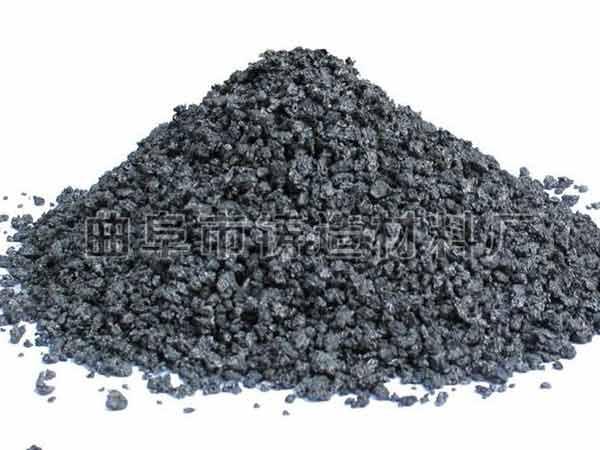 可以用作铸铁增碳剂的材料很多，常用的有天然石墨、焦炭、无烟煤以及用这类材料配成的混合料