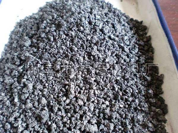 高效增碳剂在铸造时使用，可大幅度增加废钢用量，减少生铁用量或不用生铁